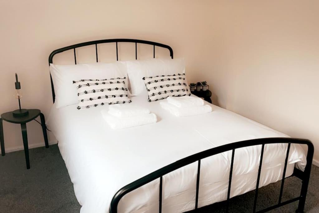 Lovely 1 Bedroom Studio Apartment - Мертир-Тидвилл Экстерьер фото