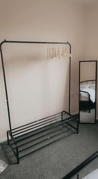 Lovely 1 Bedroom Studio Apartment - Мертир-Тидвилл Экстерьер фото