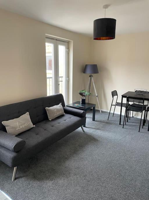 Lovely 1 Bedroom Studio Apartment - Мертир-Тидвилл Экстерьер фото