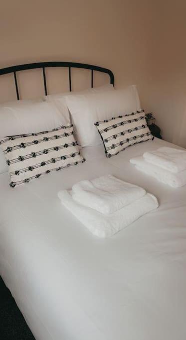 Lovely 1 Bedroom Studio Apartment - Мертир-Тидвилл Экстерьер фото