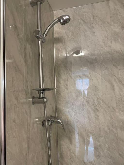 Lovely 1 Bedroom Studio Apartment - Мертир-Тидвилл Экстерьер фото