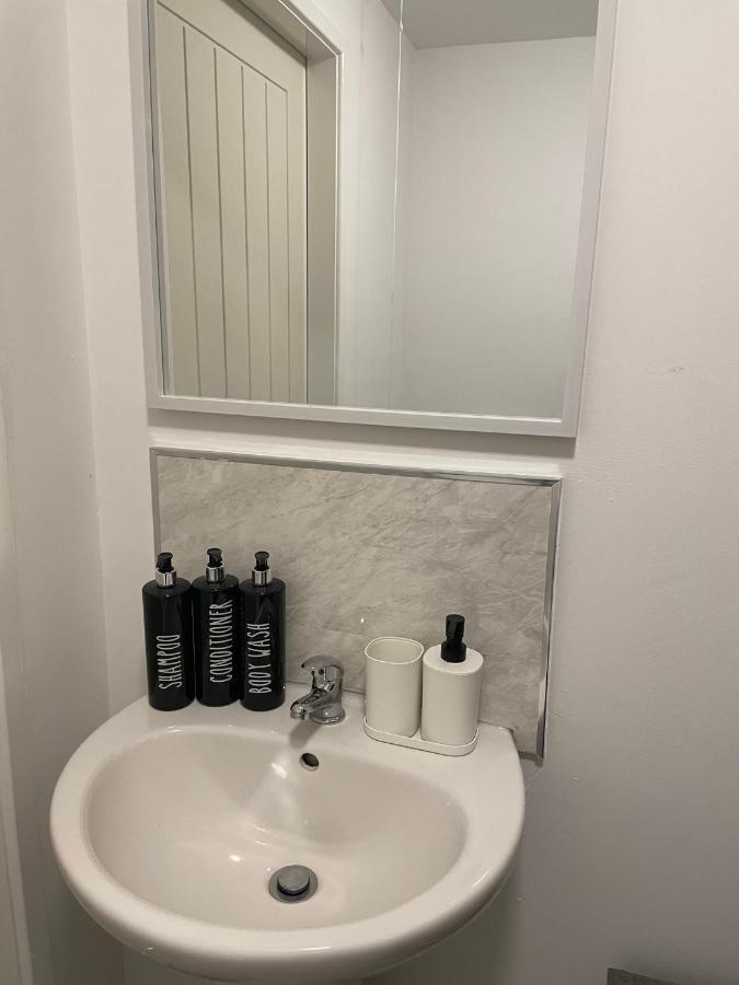 Lovely 1 Bedroom Studio Apartment - Мертир-Тидвилл Экстерьер фото